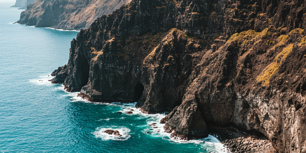 Утес Панга: Где Небо Встречается с Морем и Легендами panga-cliff-where-sky-meets-sea-and-legends.png